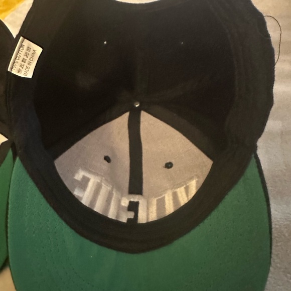 Compton and Vogue caps with adjustable backs - Picture 7 of 8